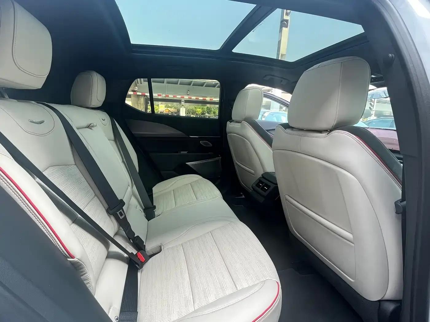 2023 Cadillac GT4 25T Premium — миниатюра 18
