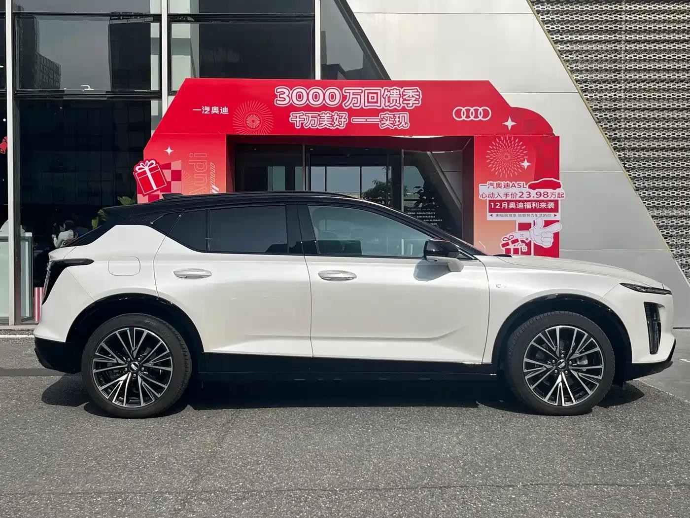 2023 Cadillac GT4 25T Premium — миниатюра 5