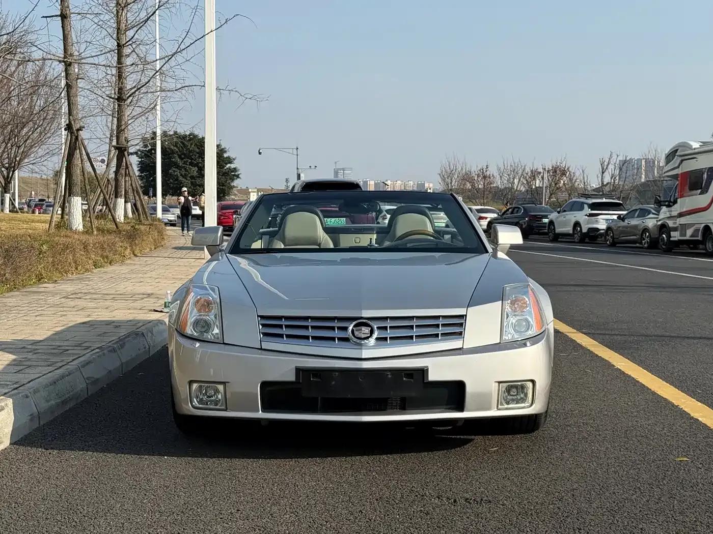 2005 Cadillac XLR 4.6 — миниатюра 3