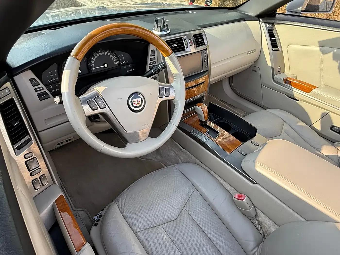 2005 Cadillac XLR 4.6 — миниатюра 7
