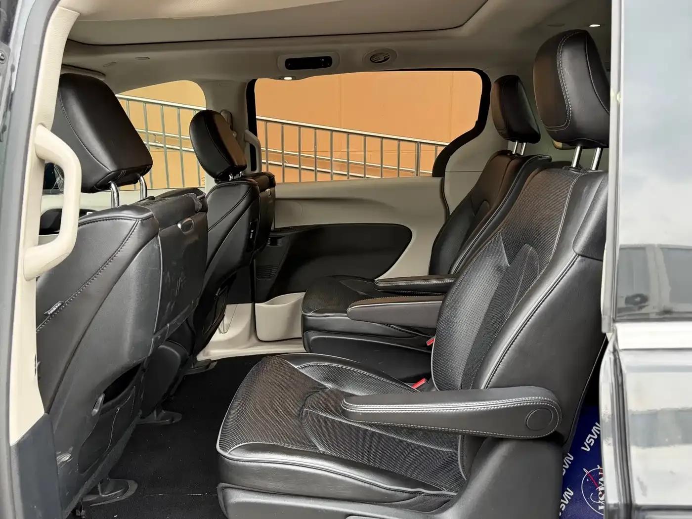 2019 Chrysler Grand Voyager PHEV (Imported) 3.6L Plug-in Hybrid — миниатюра 4