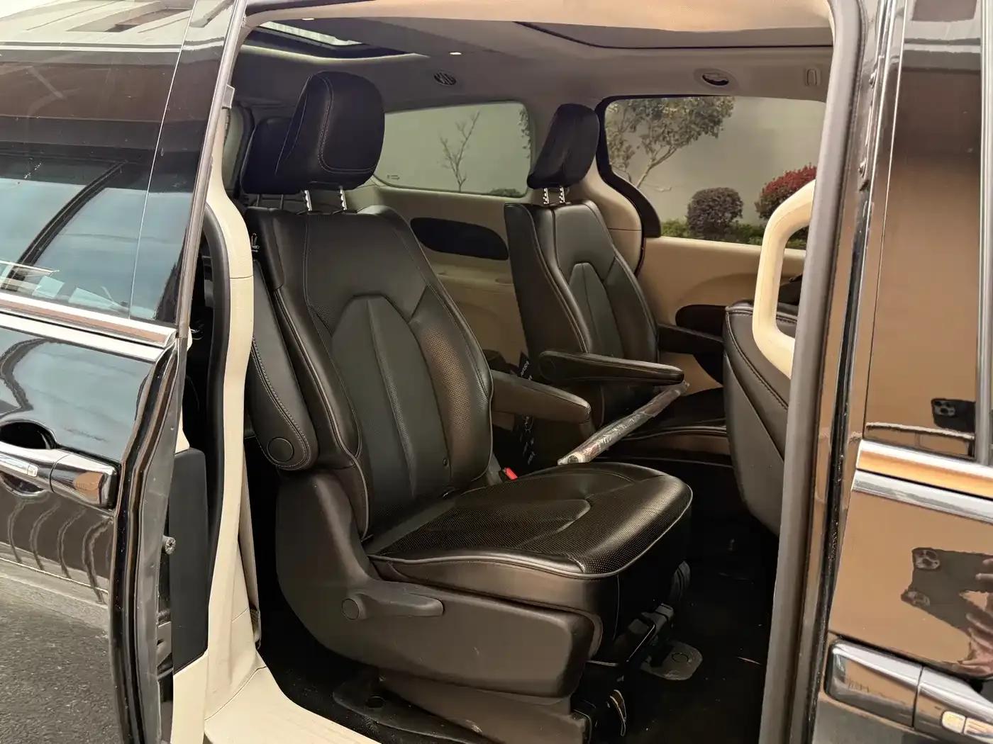 2019 Chrysler Grand Voyager PHEV (Imported) 3.6L Plug-in Hybrid — миниатюра 5