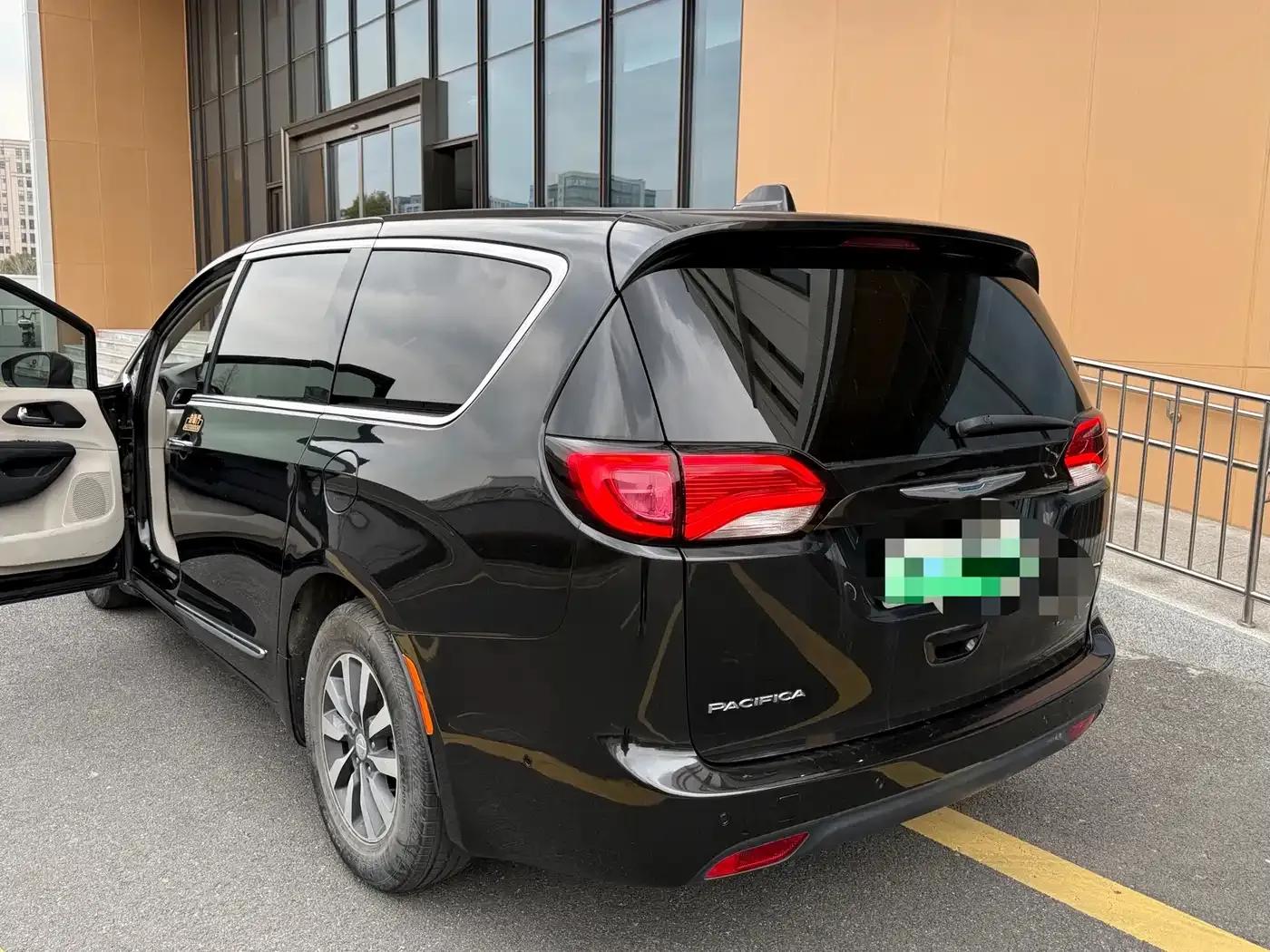 2019 Chrysler Grand Voyager PHEV (Imported) 3.6L Plug-in Hybrid — миниатюра 6