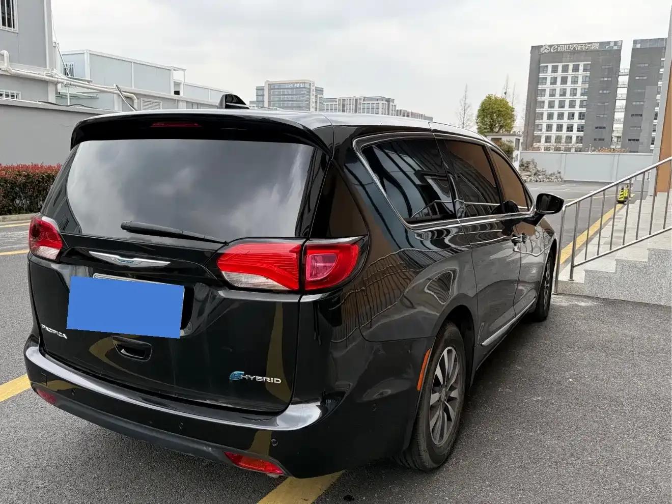 2019 Chrysler Grand Voyager PHEV (Imported) 3.6L Plug-in Hybrid — миниатюра 7