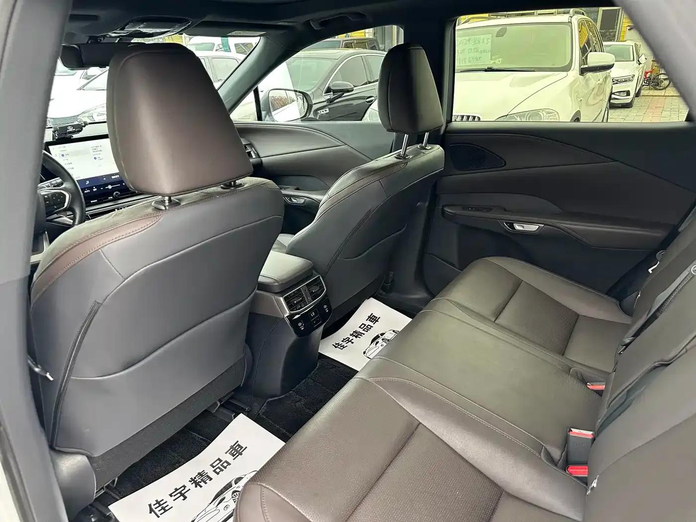 Lexus RX Hybrid 2023 450h+ AWD Enjoy Edition — миниатюра 11