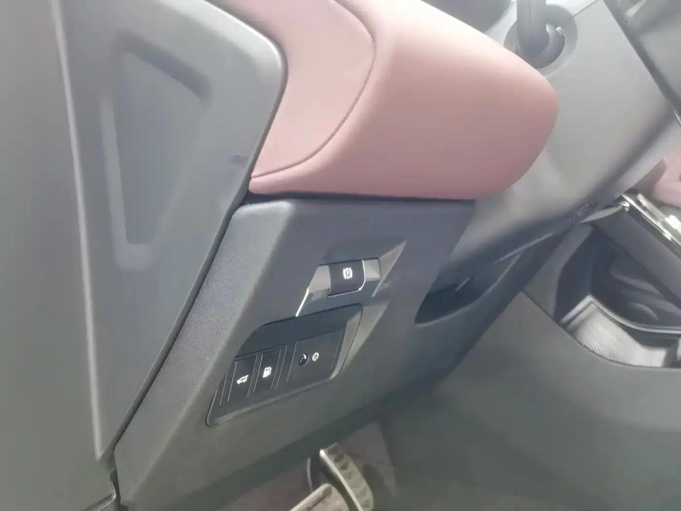 Range Rover Evoque Hybrid 2023 Model: Evoque L P300e Plug-in Electric Hybrid — миниатюра 6