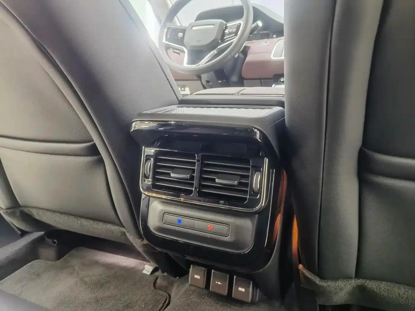 Range Rover Evoque Hybrid 2023 Model: Evoque L P300e Plug-in Electric Hybrid — миниатюра 8