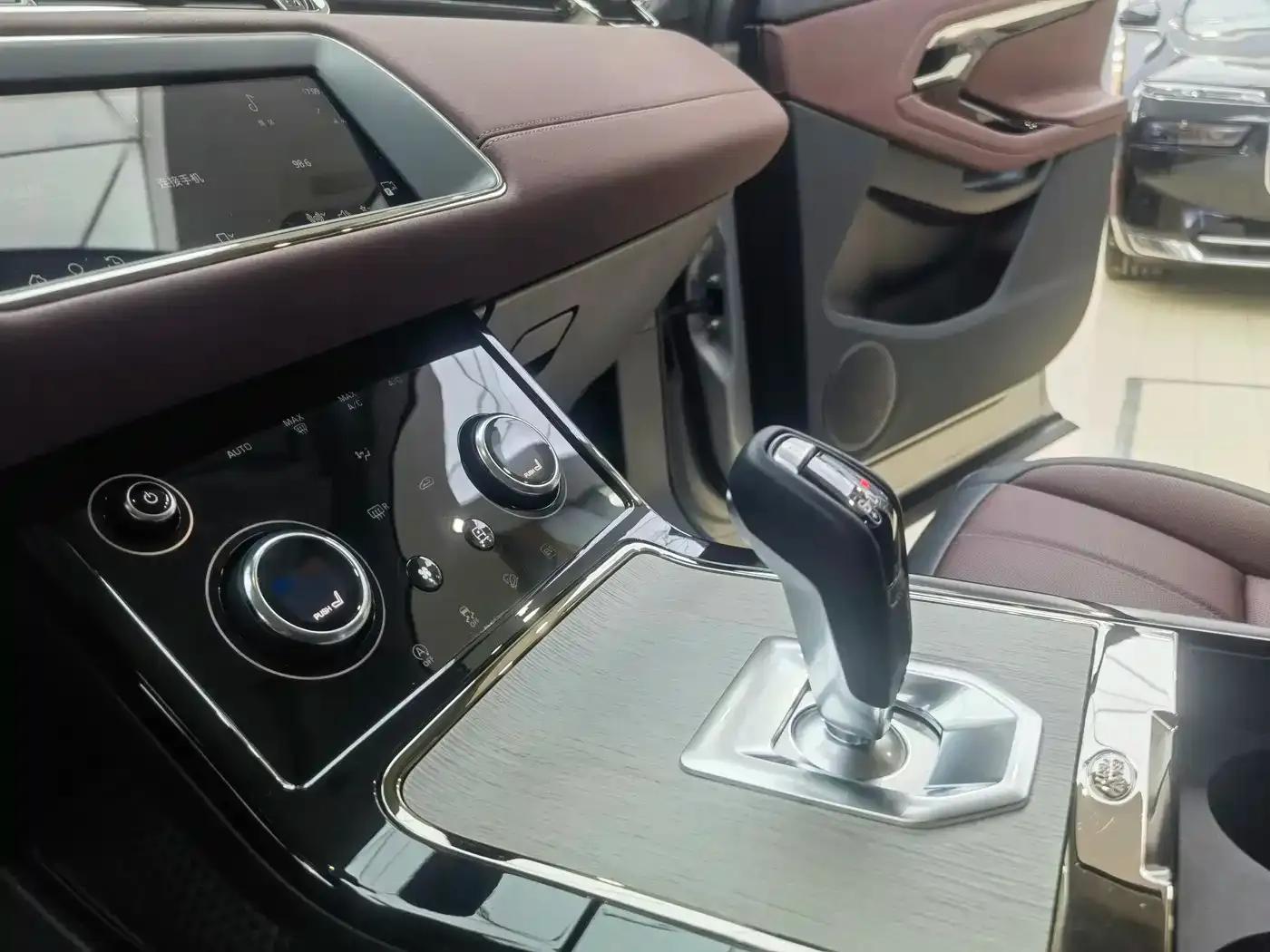 Range Rover Evoque Hybrid 2023 Model: Evoque L P300e Plug-in Electric Hybrid — миниатюра 9