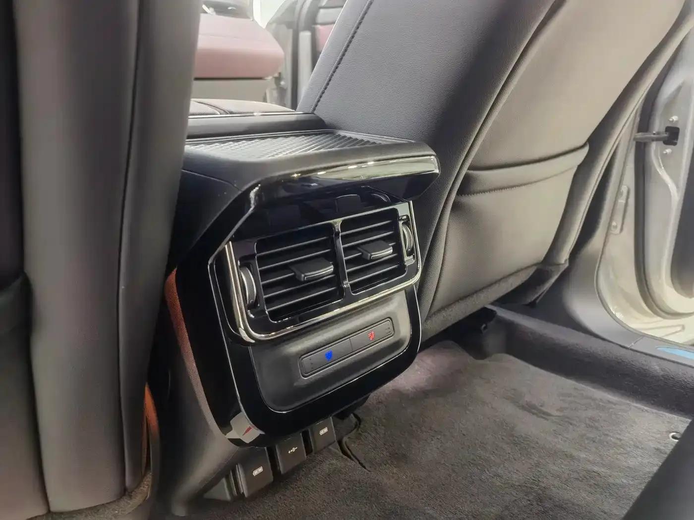 Range Rover Evoque Hybrid 2023 Model: Evoque L P300e Plug-in Electric Hybrid — миниатюра 10