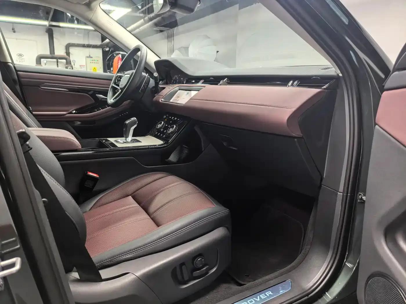 Range Rover Evoque Hybrid 2023 Model: Evoque L P300e Plug-in Electric Hybrid — миниатюра 5