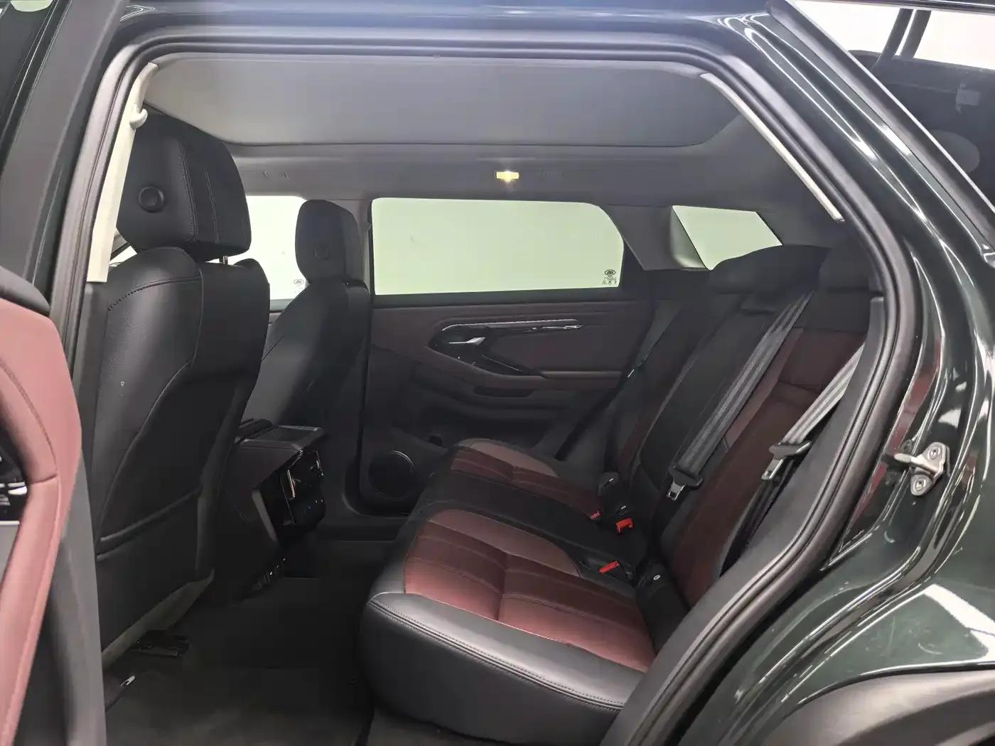 Range Rover Evoque Hybrid 2023 Model: Evoque L P300e Plug-in Electric Hybrid — миниатюра 6