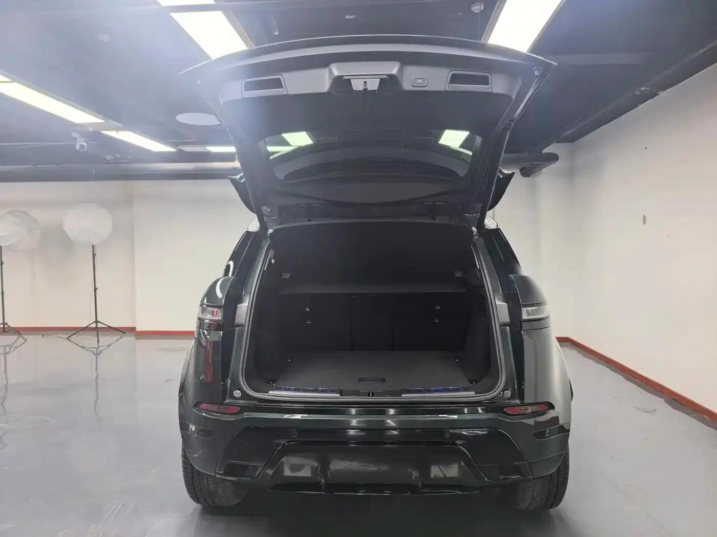 Range Rover Evoque Hybrid 2023 Model: Evoque L P300e Plug-in Electric Hybrid — миниатюра 10