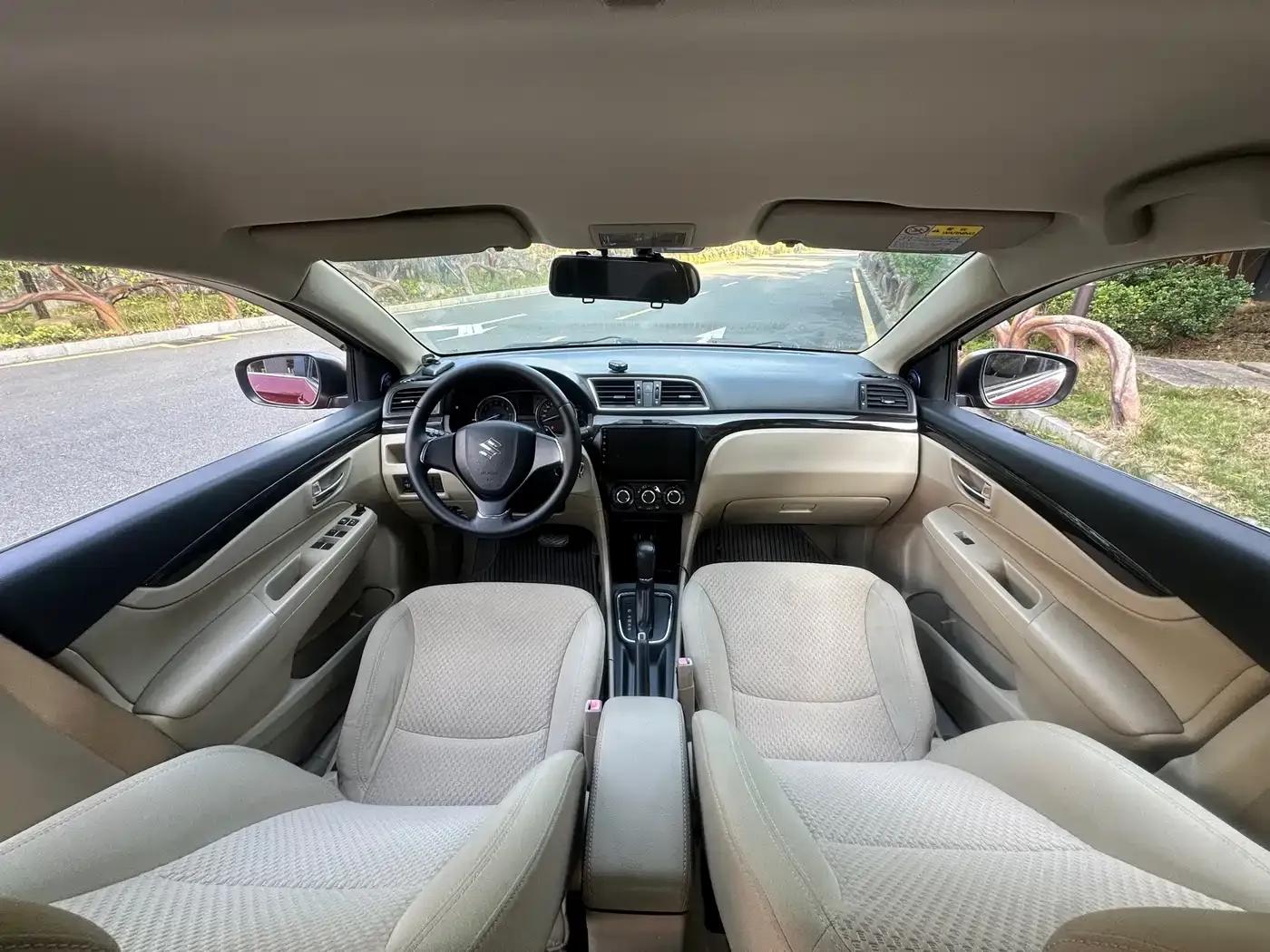 Ciaz 2015 1.6L Automatic Comfort Edition — миниатюра 12
