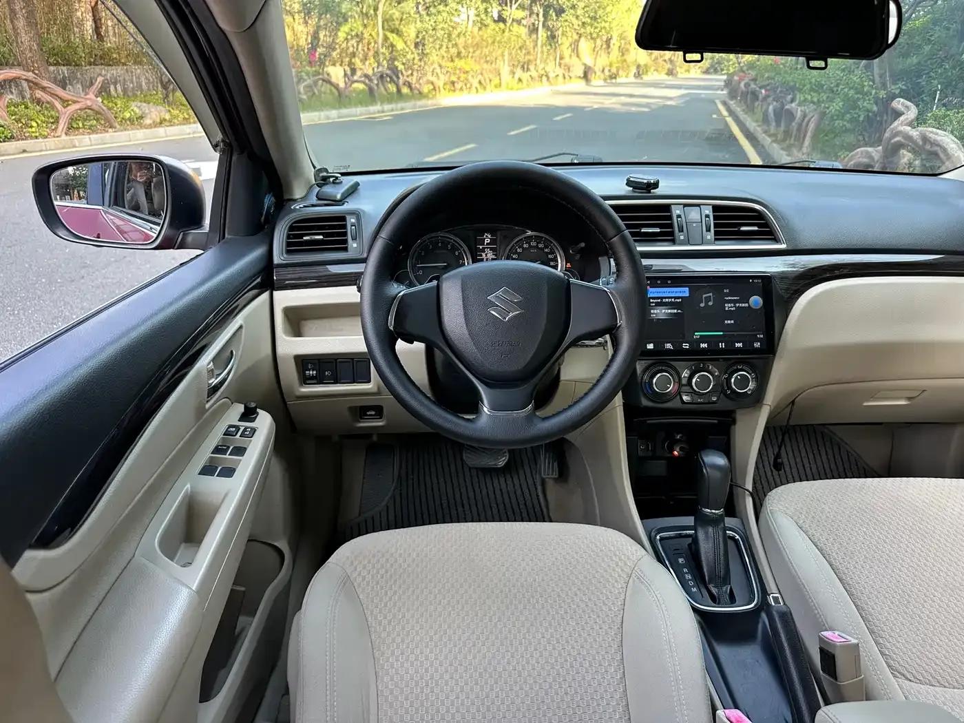 Ciaz 2015 1.6L Automatic Comfort Edition — миниатюра 16