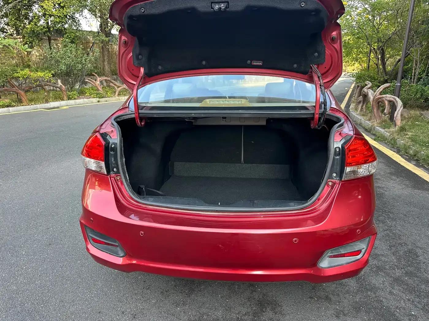Ciaz 2015 1.6L Automatic Comfort Edition — миниатюра 17