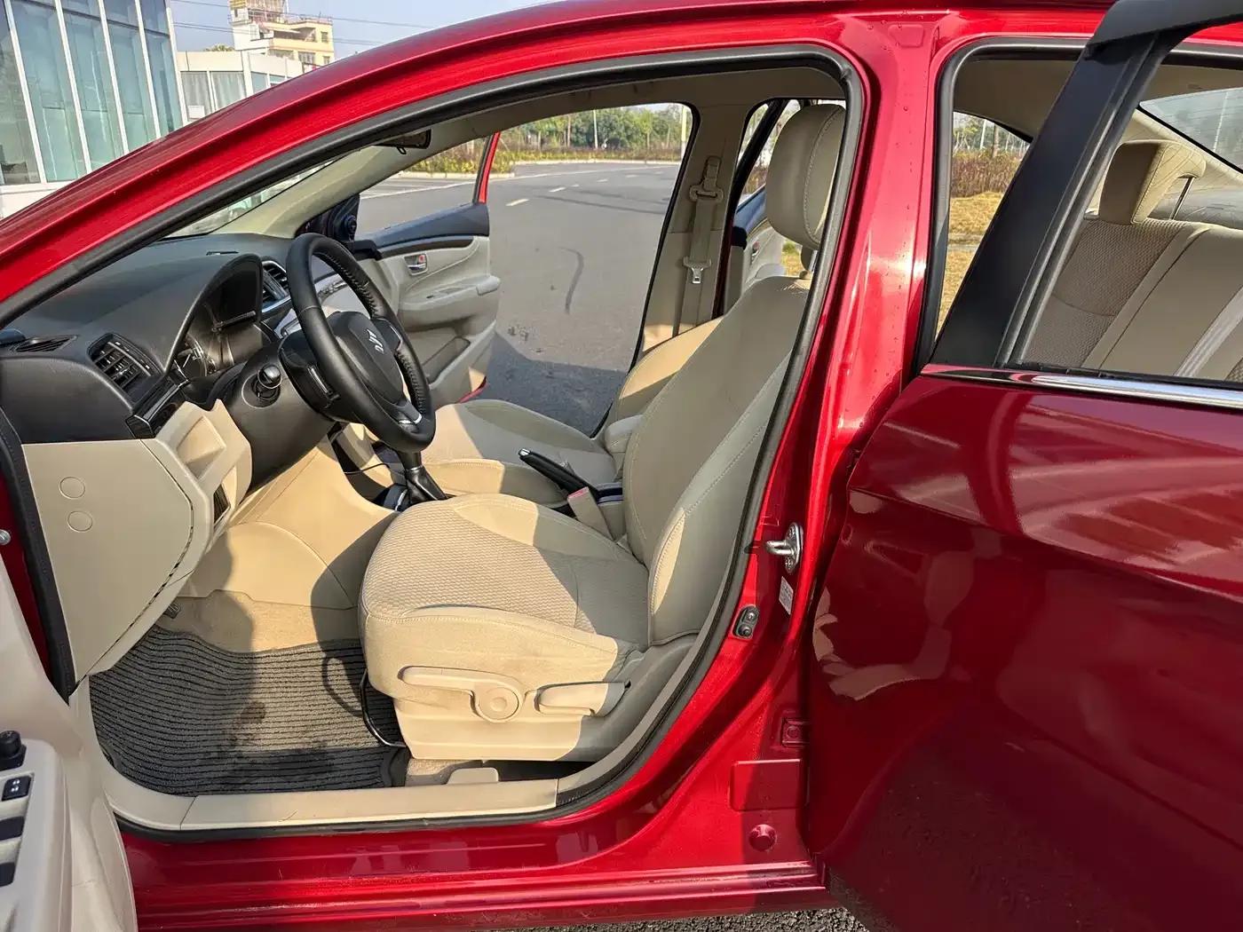 Ciaz 2015 1.6L Automatic Comfort Edition — миниатюра 23