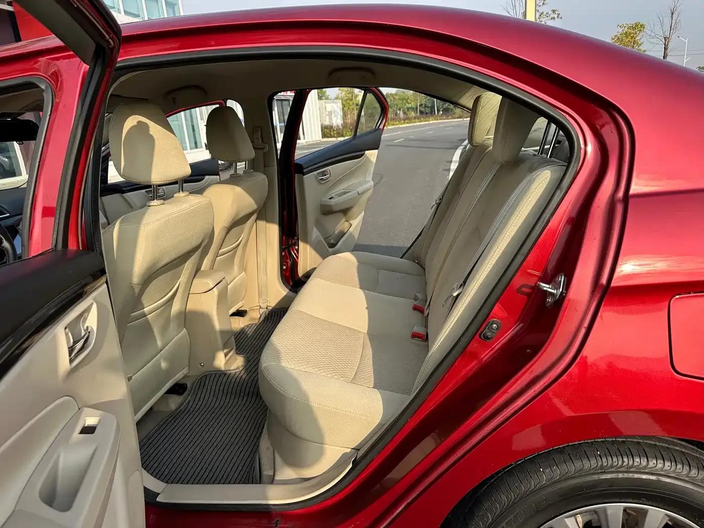 Ciaz 2015 1.6L Automatic Comfort Edition — миниатюра 24