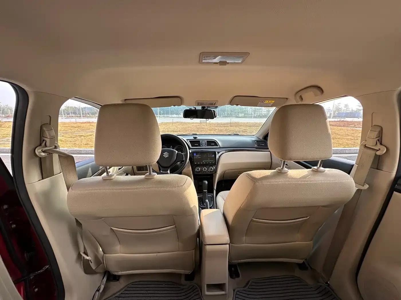 Ciaz 2015 1.6L Automatic Comfort Edition — миниатюра 25