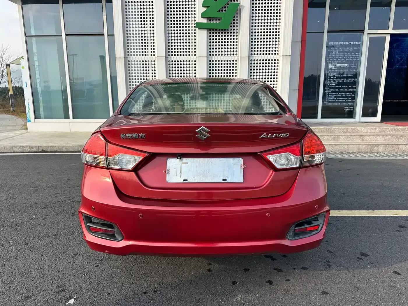 Ciaz 2015 1.6L Automatic Comfort Edition — миниатюра 27