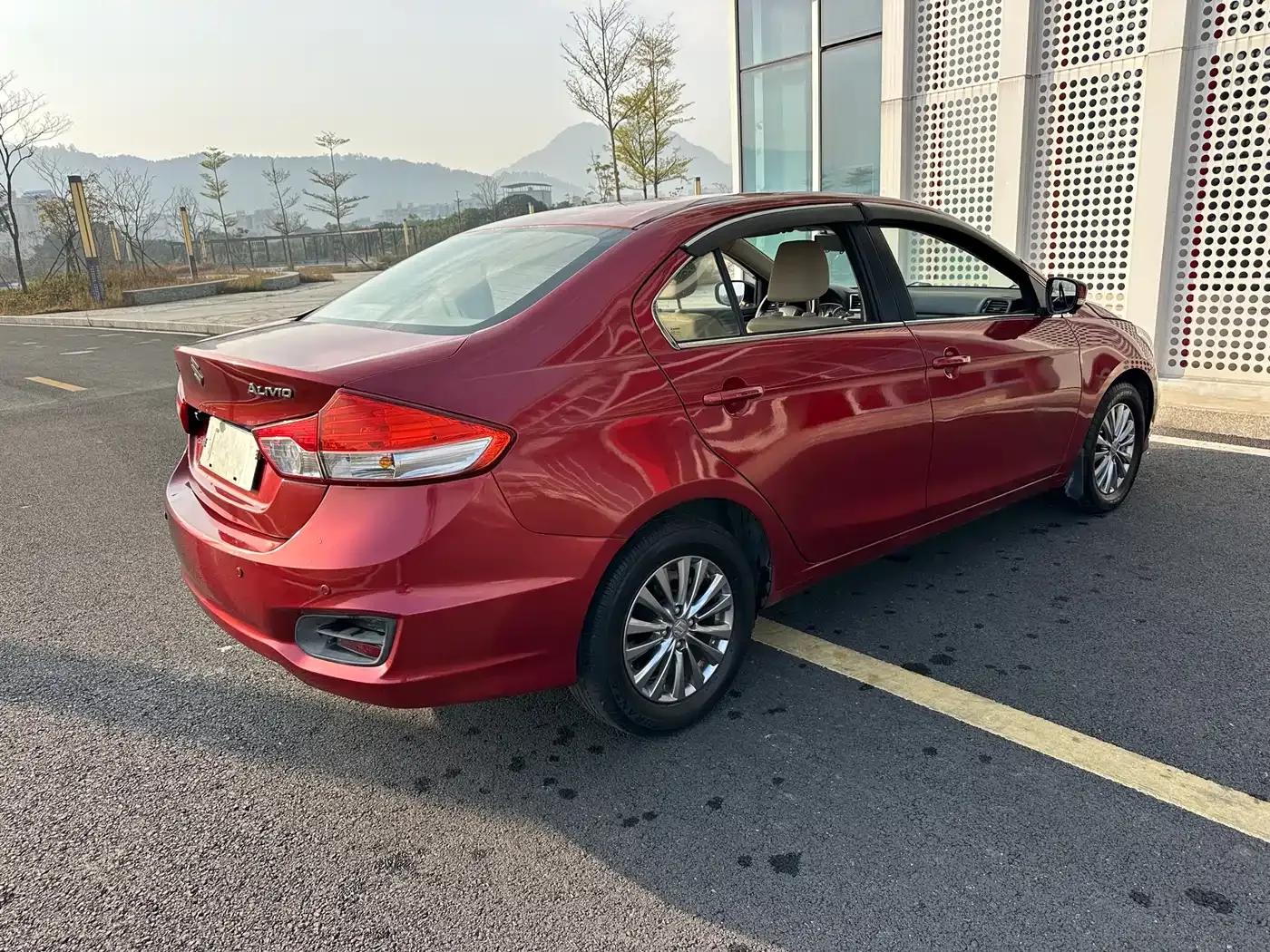 Ciaz 2015 1.6L Automatic Comfort Edition — миниатюра 28