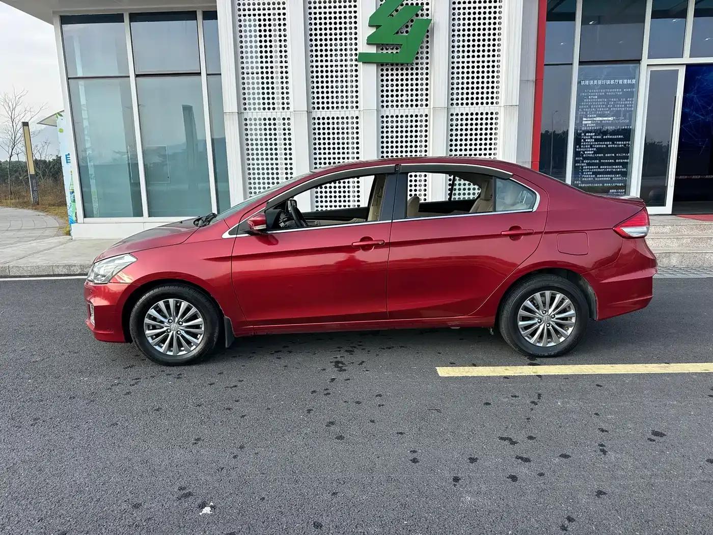 Ciaz 2015 1.6L Automatic Comfort Edition — миниатюра 5