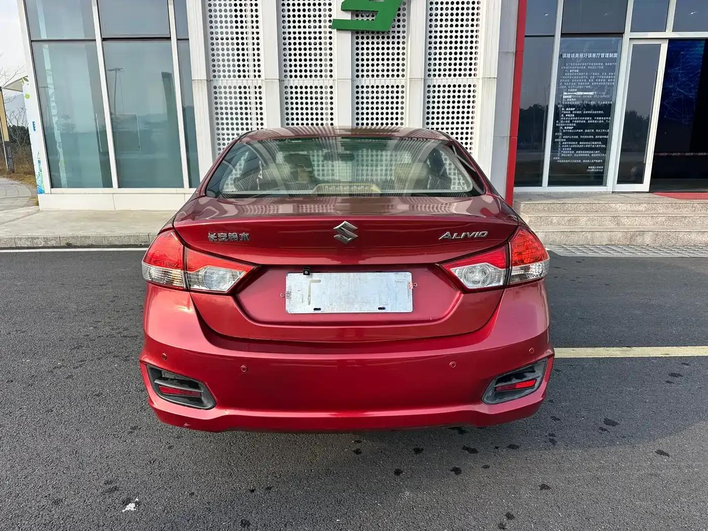 Ciaz 2015 1.6L Automatic Comfort Edition — миниатюра 6