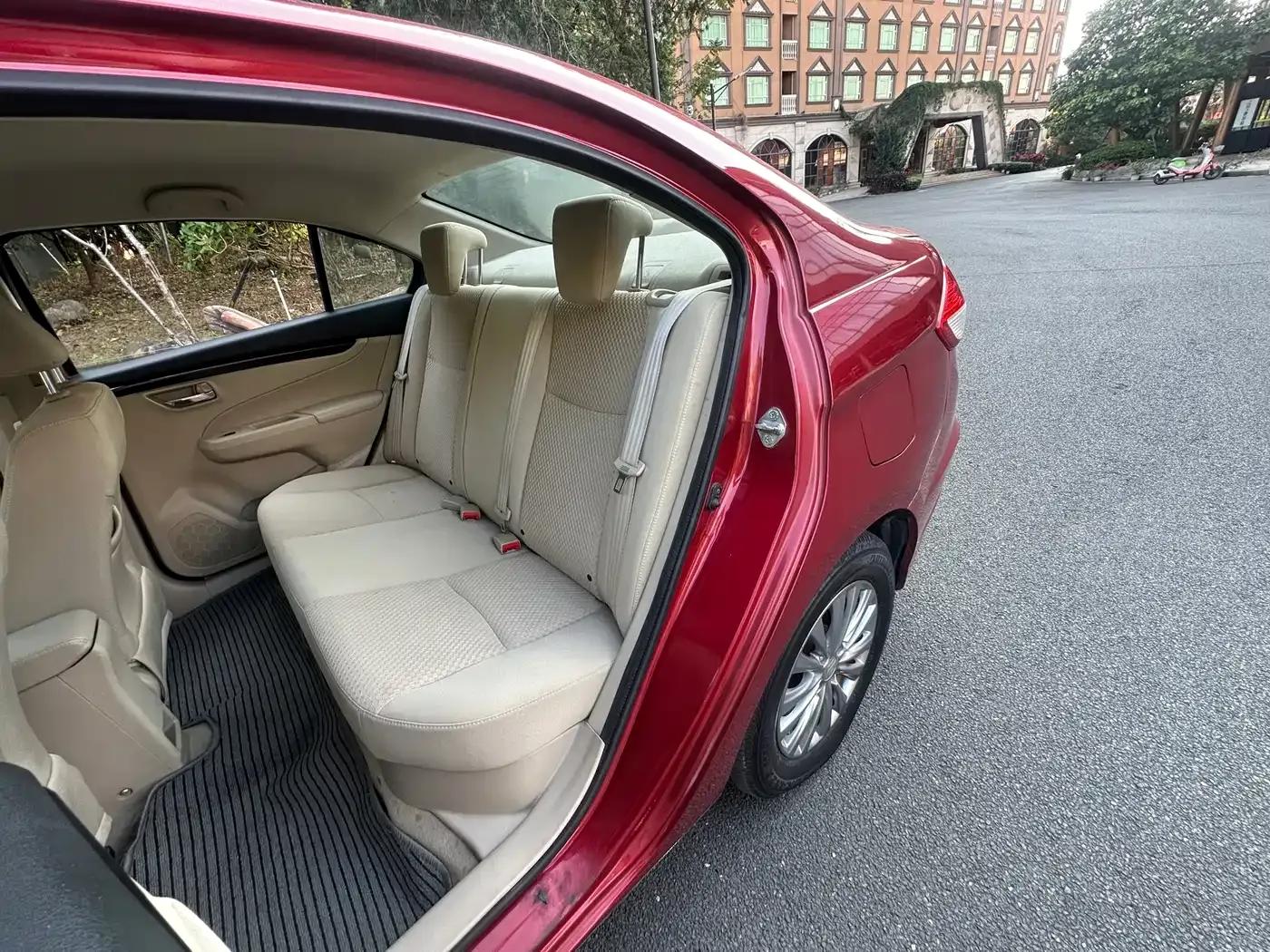 Ciaz 2015 1.6L Automatic Comfort Edition — миниатюра 9