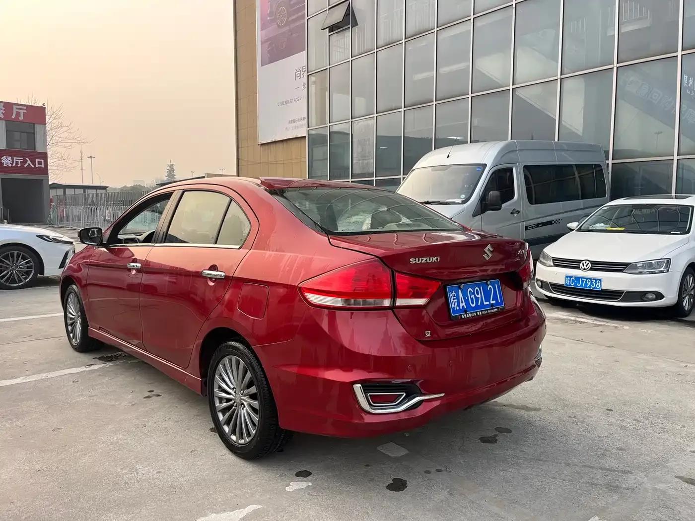 Ciaz 2015 1.6L Automatic Enjoyment Edition — миниатюра 11
