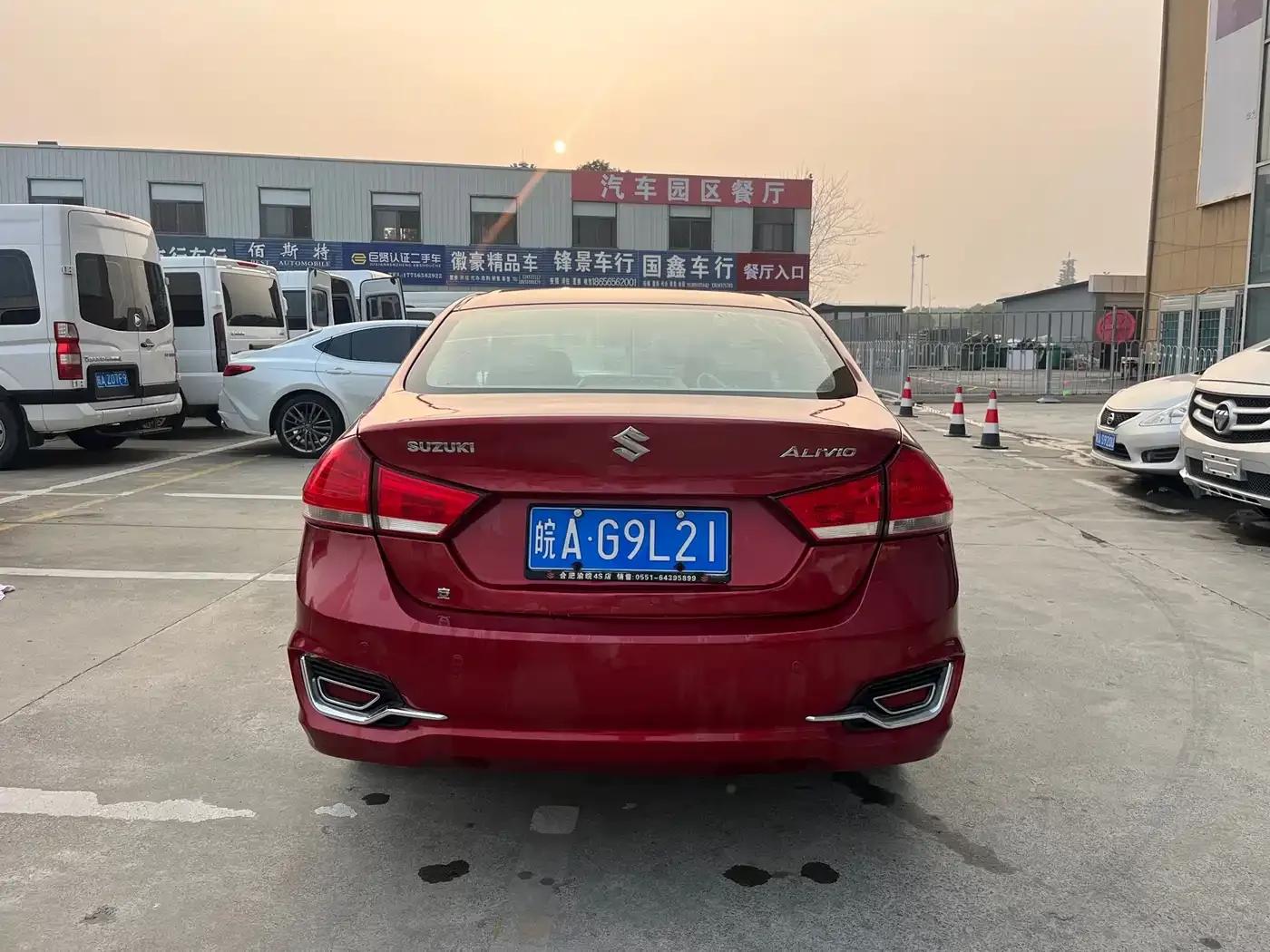 Ciaz 2015 1.6L Automatic Enjoyment Edition — миниатюра 12