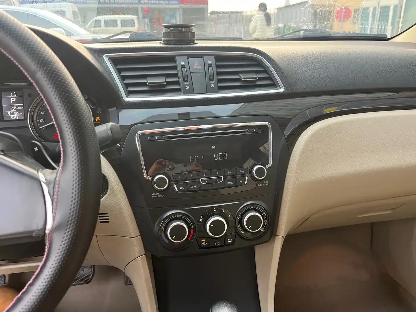 Ciaz 2015 1.6L Automatic Enjoyment Edition — миниатюра 15