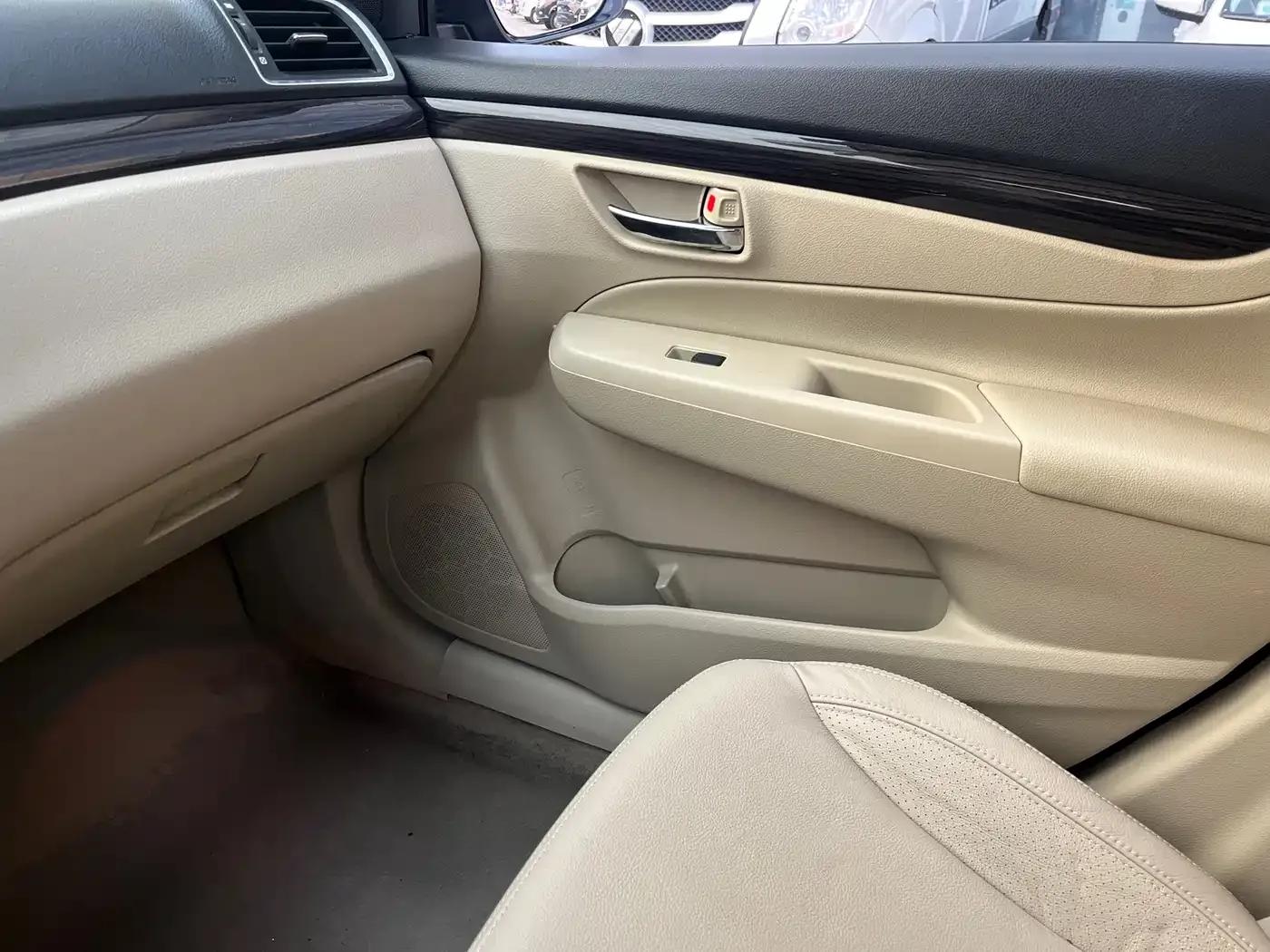 Ciaz 2015 1.6L Automatic Enjoyment Edition — миниатюра 17