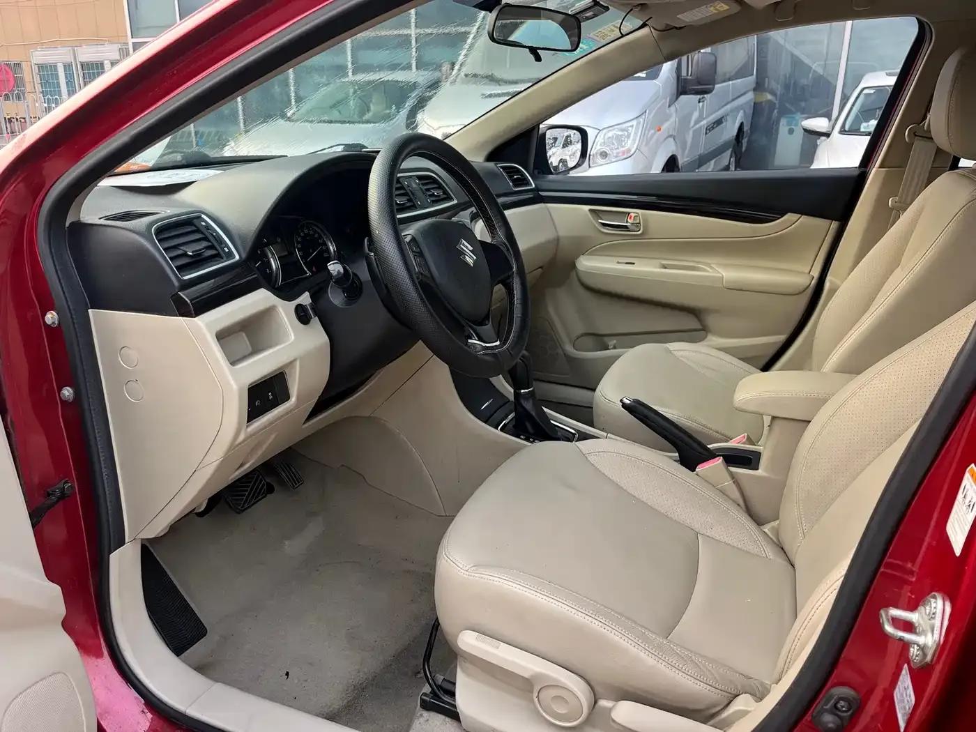 Ciaz 2015 1.6L Automatic Enjoyment Edition — миниатюра 4