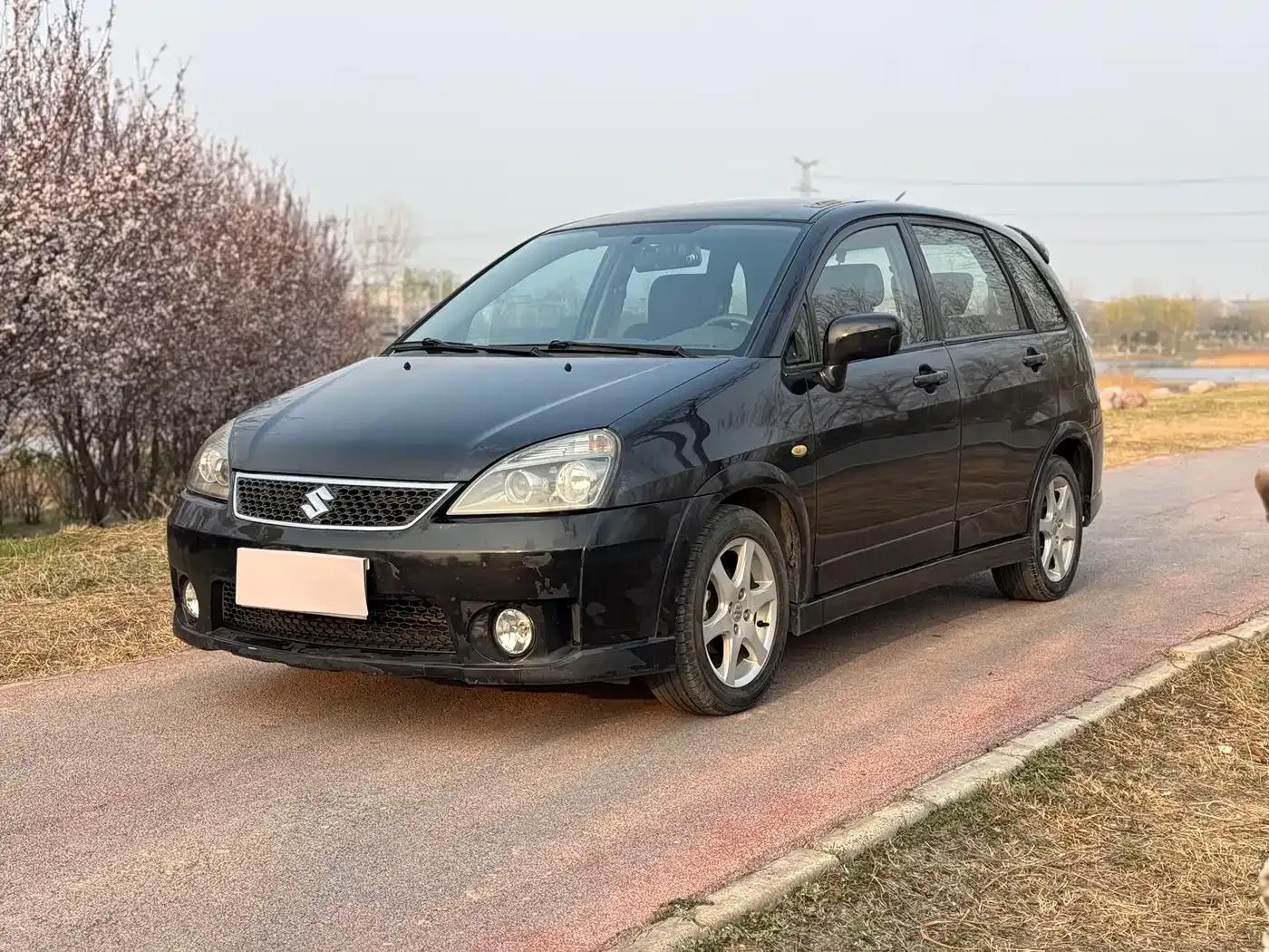 Liana 2013 Hatchback 1.4L Manual Deluxe — миниатюра 1