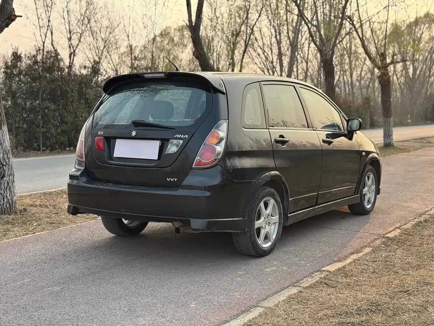 Liana 2013 Hatchback 1.4L Manual Deluxe — миниатюра 5