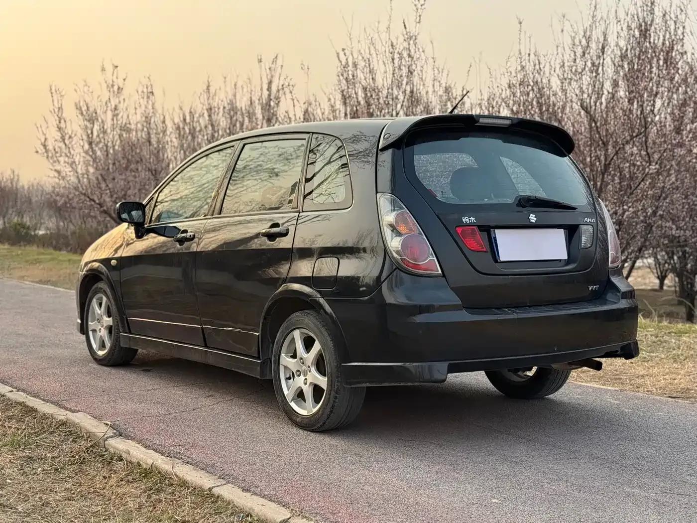 Liana 2013 Hatchback 1.4L Manual Deluxe — миниатюра 7
