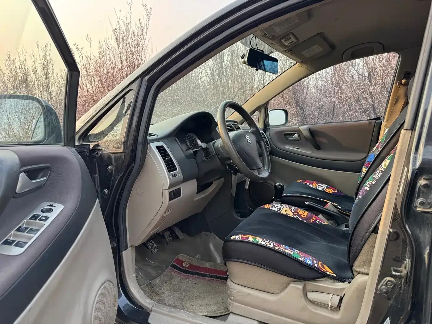 Liana 2013 Hatchback 1.4L Manual Deluxe — миниатюра 8