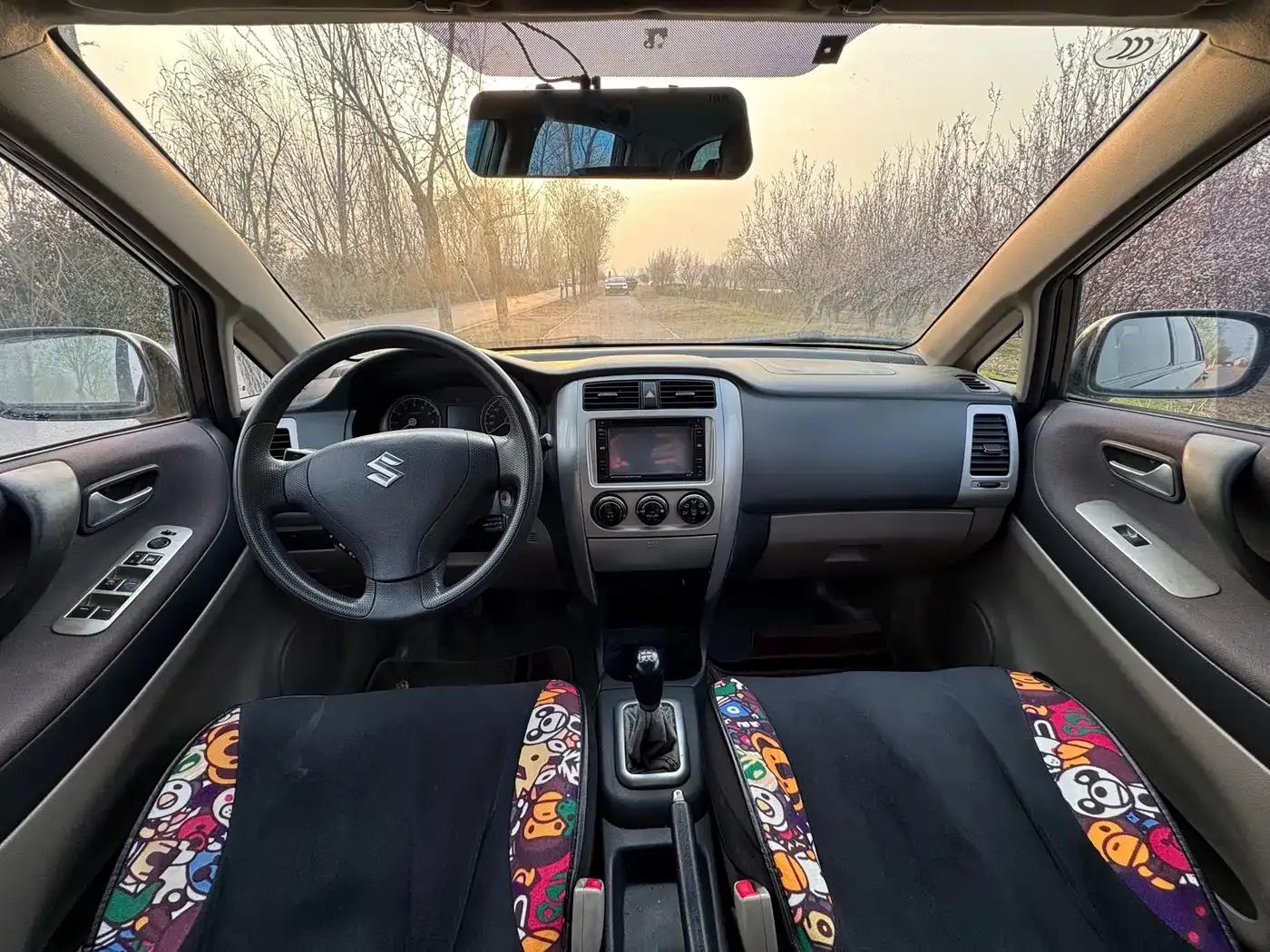 Liana 2013 Hatchback 1.4L Manual Deluxe — миниатюра 10
