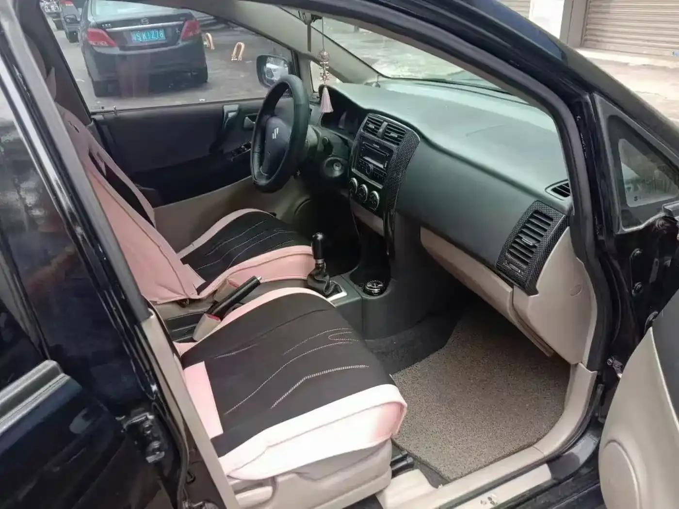 Liana 2013 Hatchback 1.4L Manual Deluxe — миниатюра 7
