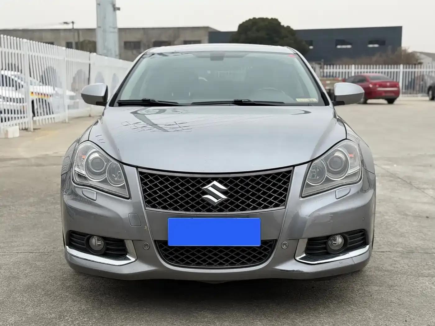 2010 Kizashi 2.4L AWD Sport Navigation Edition — миниатюра 1
