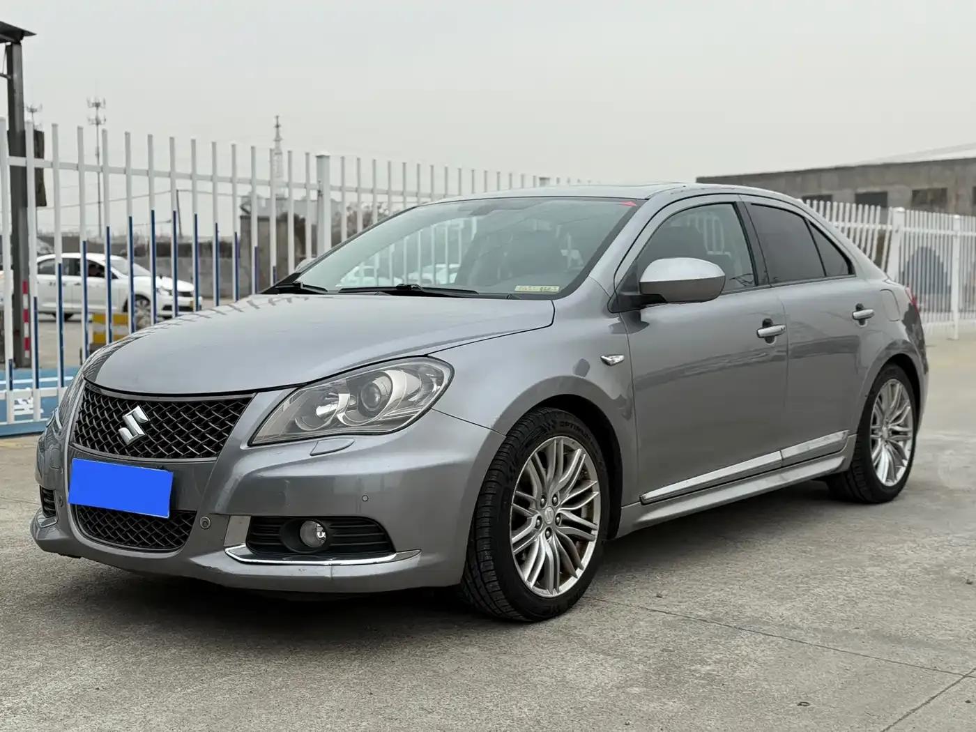 2010 Kizashi 2.4L AWD Sport Navigation Edition — миниатюра 2