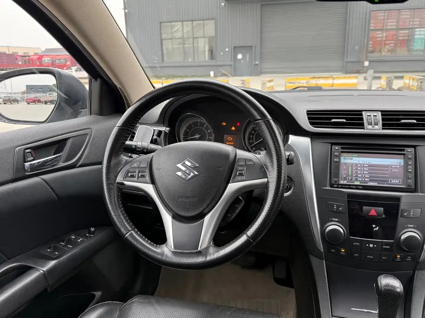 2010 Kizashi 2.4L AWD Sport Navigation Edition — миниатюра 12