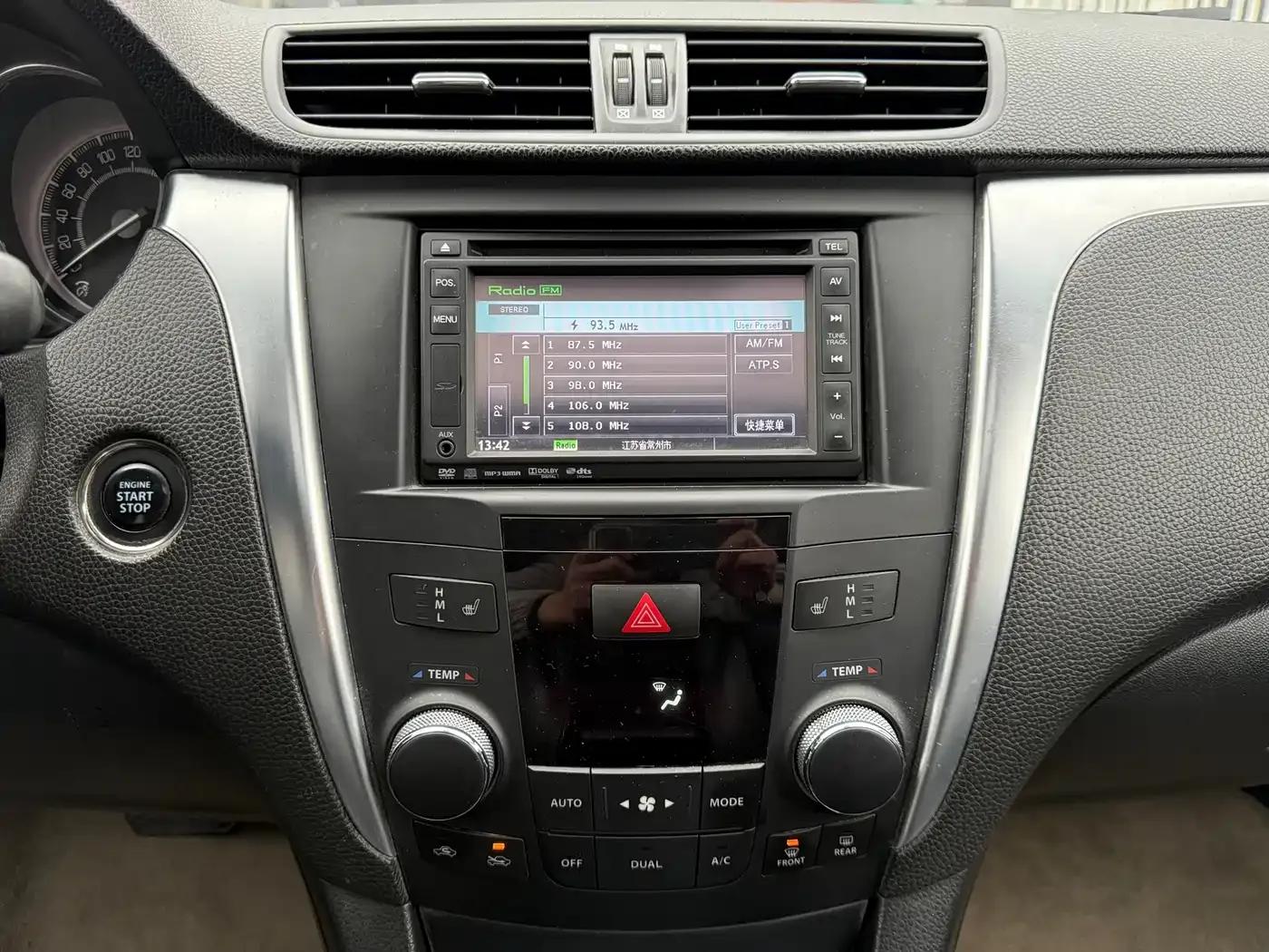 2010 Kizashi 2.4L AWD Sport Navigation Edition — миниатюра 13