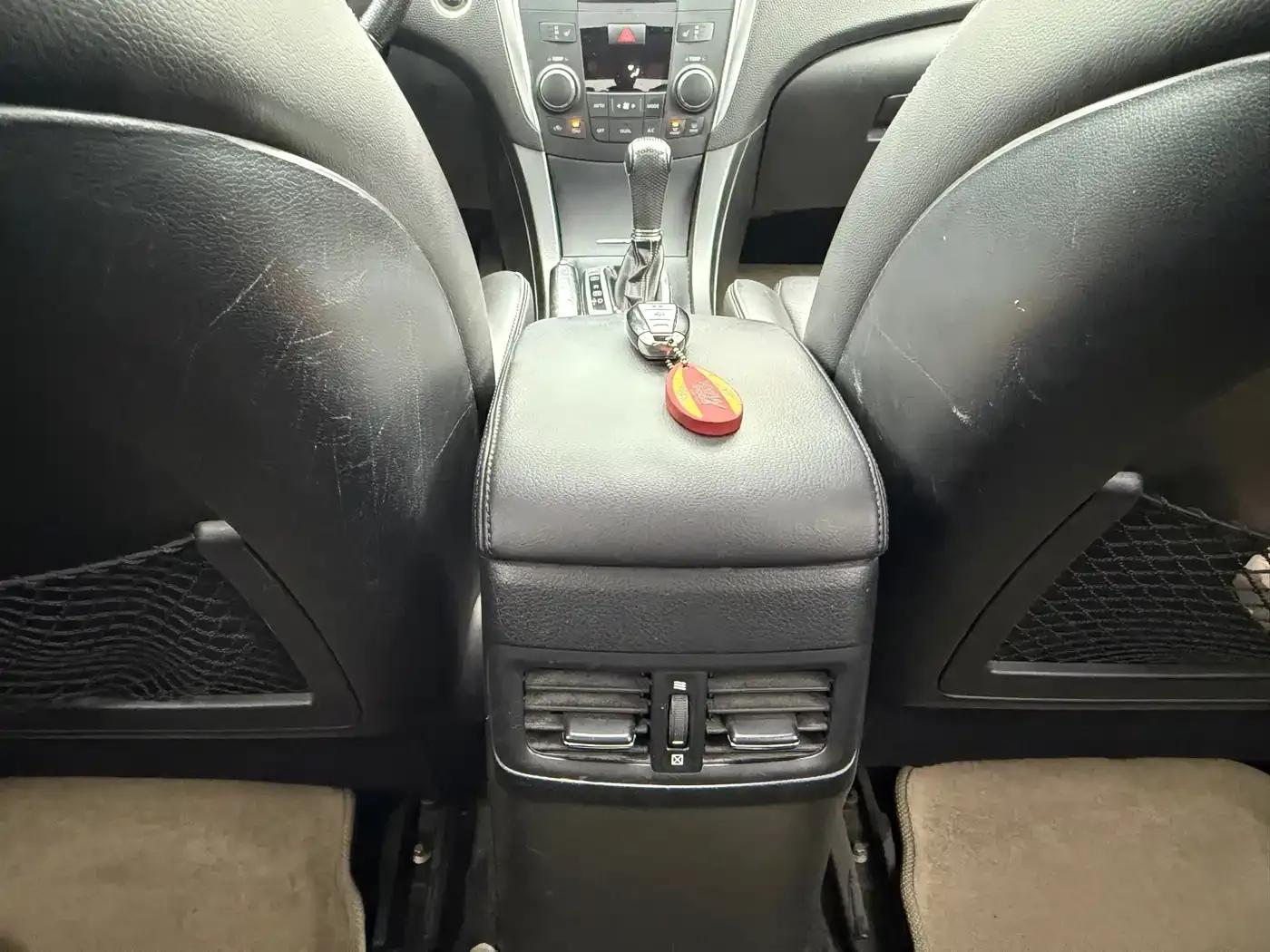 2010 Kizashi 2.4L AWD Sport Navigation Edition — миниатюра 15