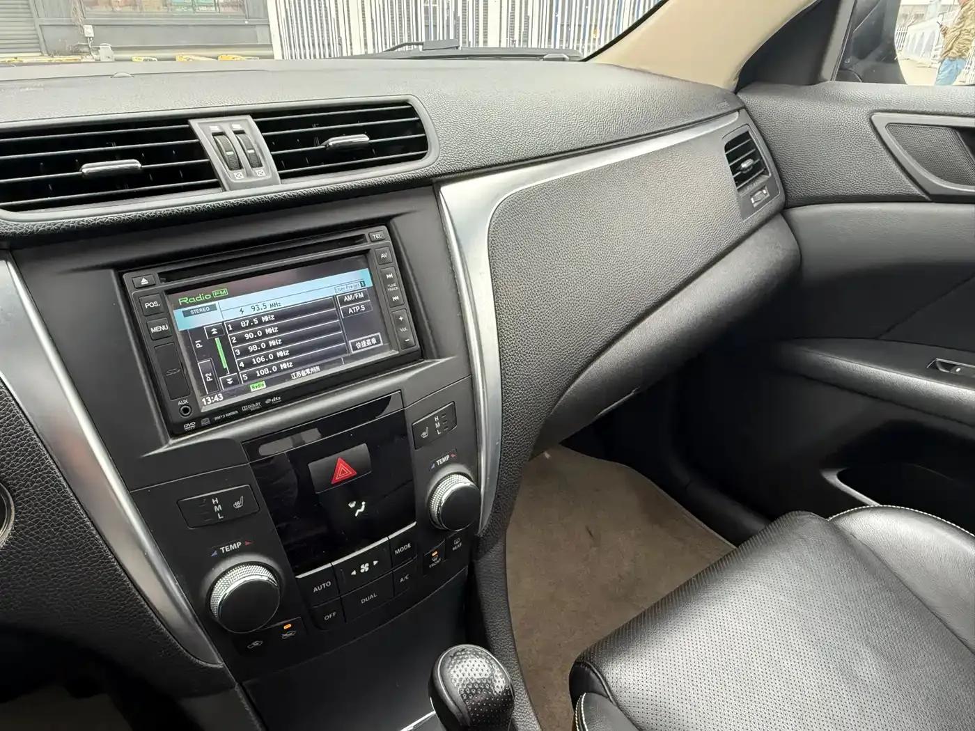 2010 Kizashi 2.4L AWD Sport Navigation Edition — миниатюра 16