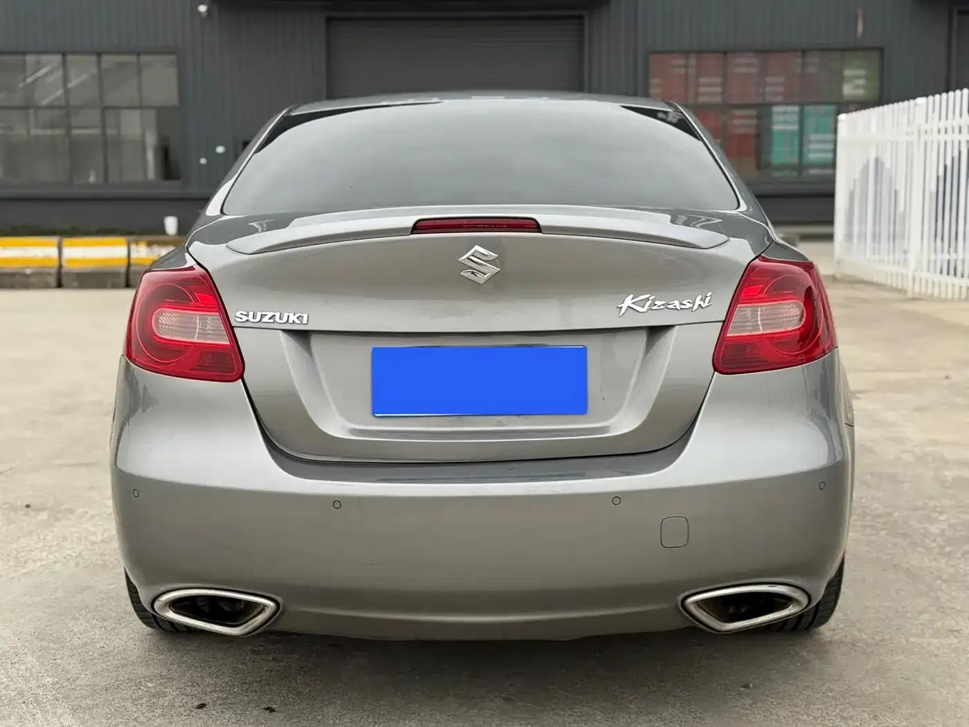 2010 Kizashi 2.4L AWD Sport Navigation Edition — миниатюра 5