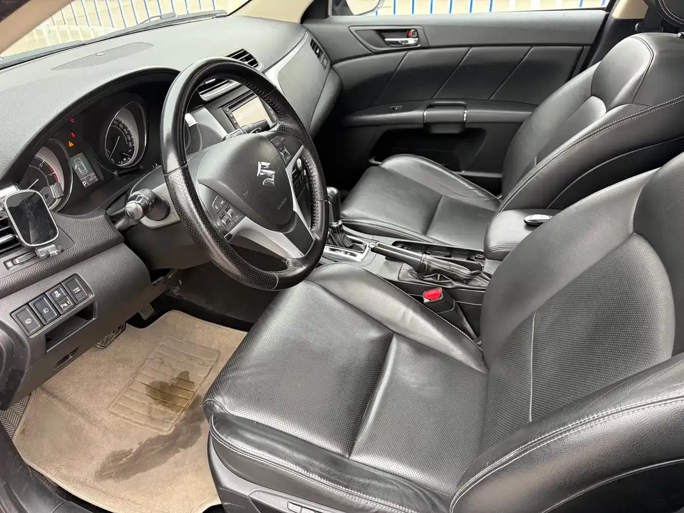 2010 Kizashi 2.4L AWD Sport Navigation Edition — миниатюра 6