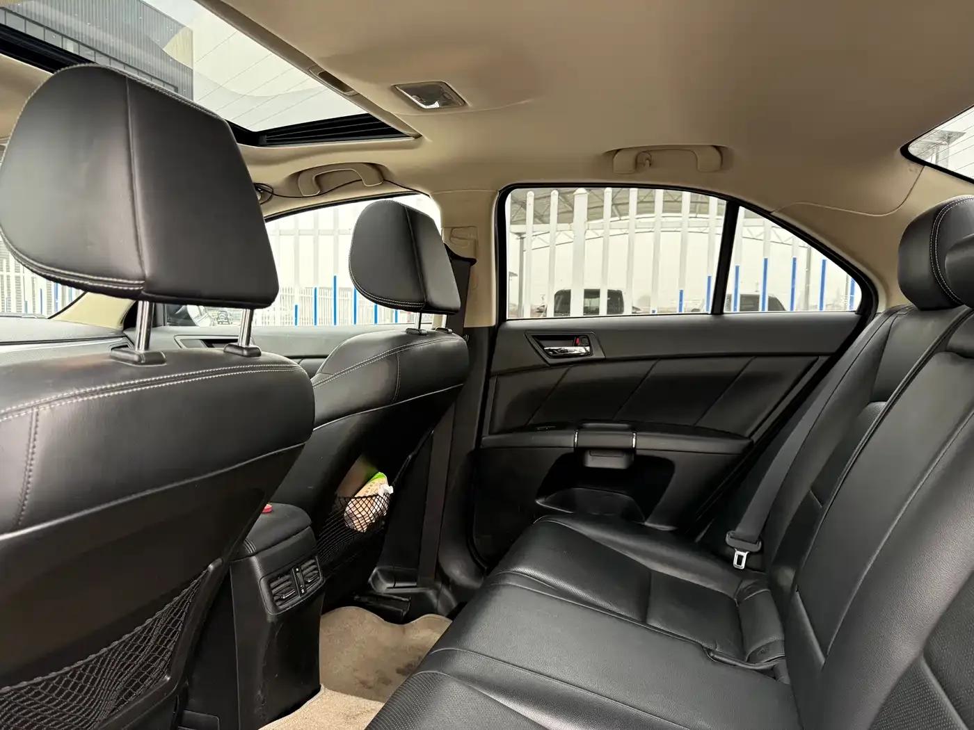 2010 Kizashi 2.4L AWD Sport Navigation Edition — миниатюра 9