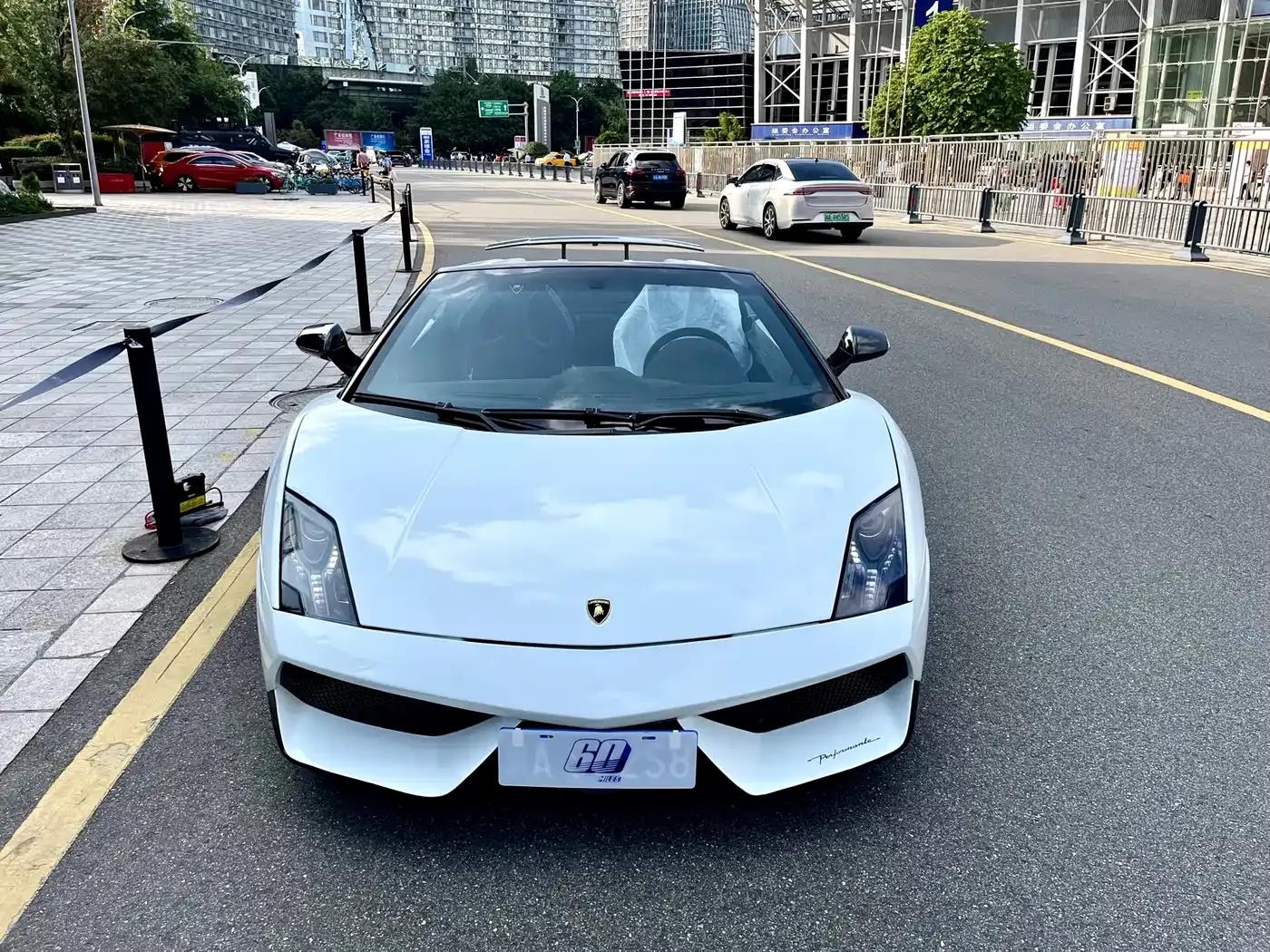 Gallardo 2011 LP 570-4 Spyder Performante — миниатюра 14