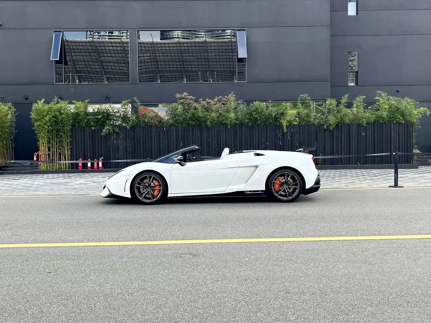 Gallardo 2011 LP 570-4 Spyder Performante — миниатюра 21