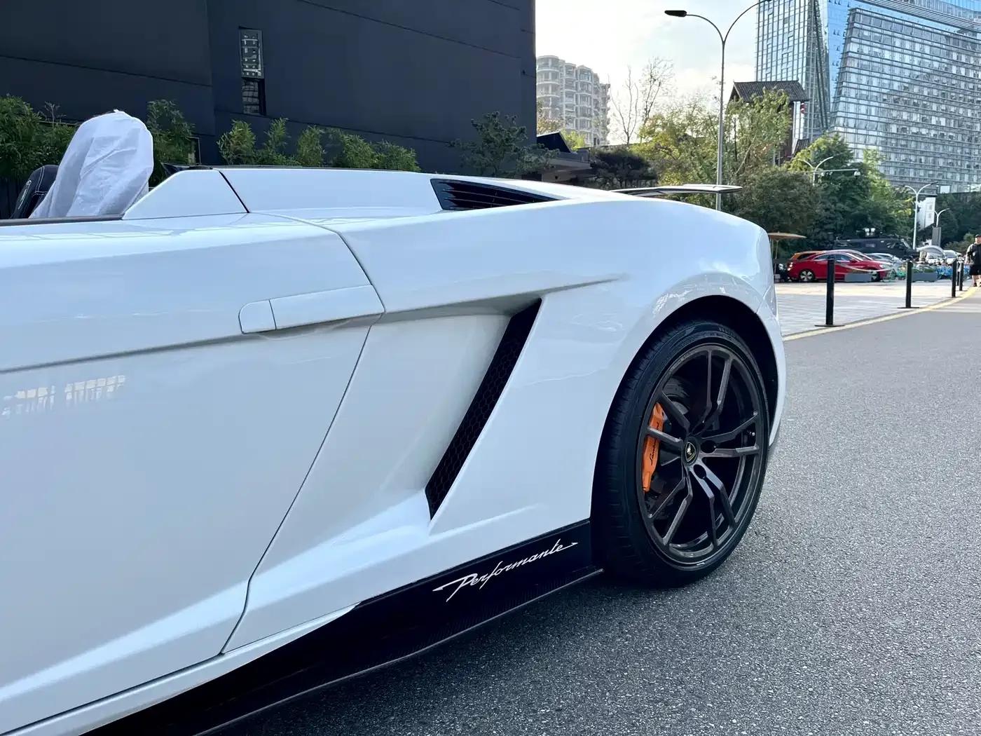 Gallardo 2011 LP 570-4 Spyder Performante — миниатюра 23